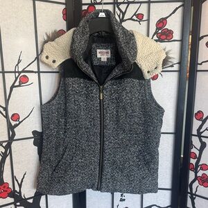 Mossimo Womens Large Ivory Sherpa Faux Fur Hood Black Cream Vest